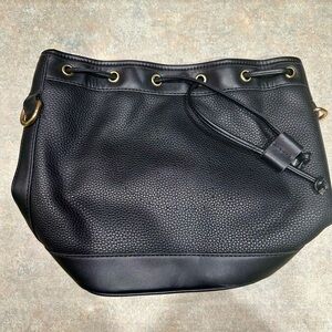 💋 Purse with H symbol. Bucket bag black